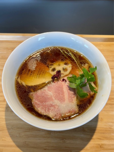 「らぁ麺（900円）」@らぁ麺と点心 グラフミの写真