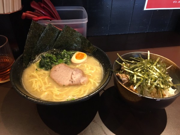 「塩豚骨らーめん」@横浜らーめん 源泉の写真