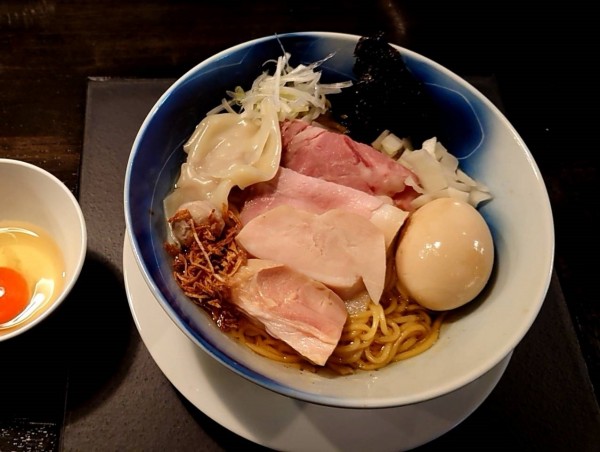 「鶏油まぜそば(生玉子付き)」@KaneKitchen Noodlesの写真