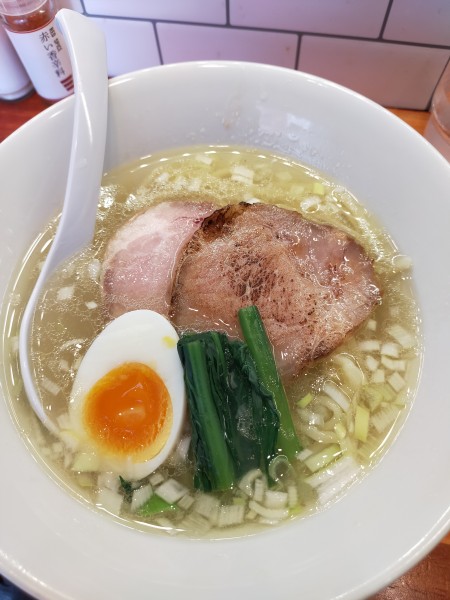 「塩そば」@ラーメン 三原色の写真