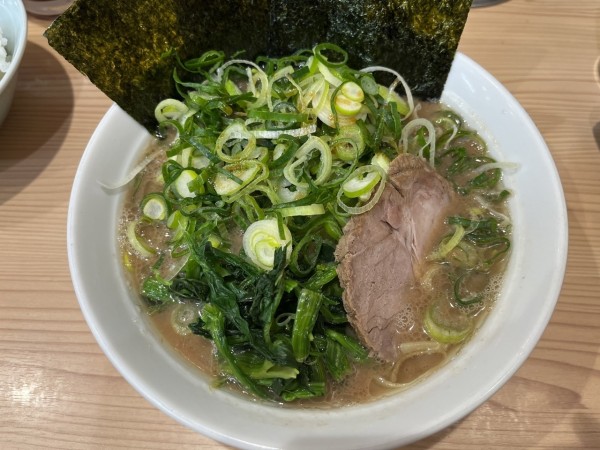 「らーめん並700円＋高級青ネギ150円」@ラーメン北里家の写真