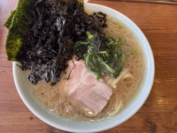 「らーめん(並)780円＋岩のり120円」@横濱家系らーめん 元喜家 金沢店の写真