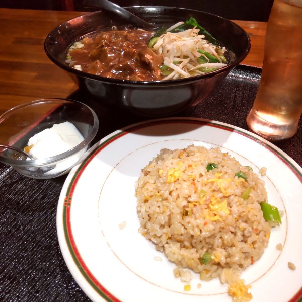 「牛バラ刀削麺（￥980）＋半チャーハン（￥100）」@沁香苑 大森店の写真