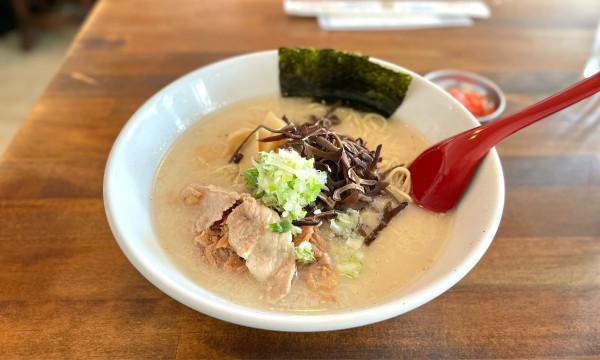 「【限定】あっさり塩豚骨ラーメン¥780、大盛無料」@三文の徳の写真