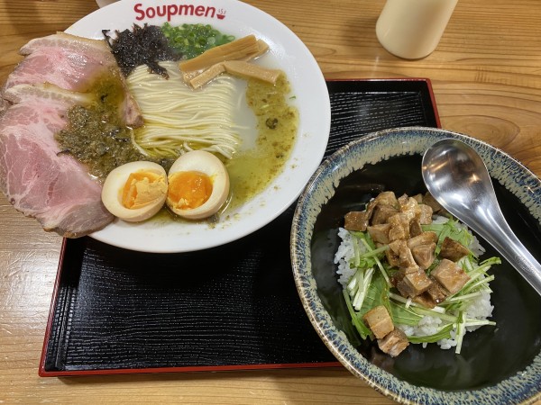 「牡蠣塩らぁ麺「金豚王」＋チャーシュー丼 1300+300」@Soupmenの写真