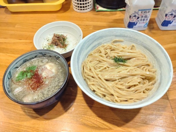 「限定　鯵と背黒の煮干しつけそば　追い飯付き」@麺屋 ひな多の写真