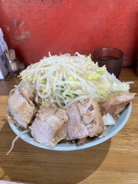 「チャーシュー麺　ヤサイマシ」@ラーメン髭の写真