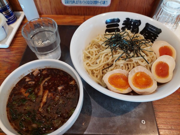 「肉つけめん(大)300g+味付玉子2個」@らうめん つけめん 三都屋の写真