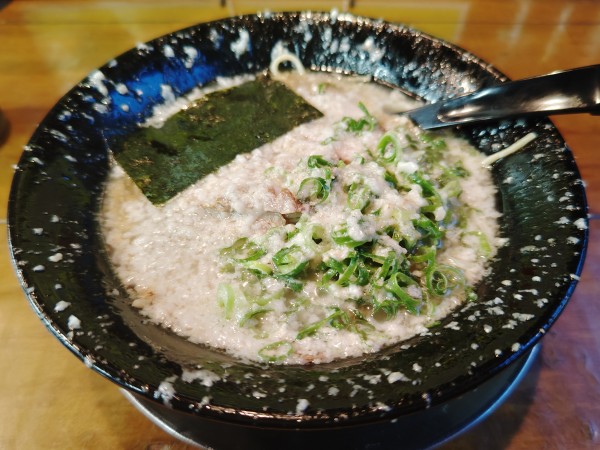 「バリとんラーメン８５０円＆自家製唐揚げ定食３１０円」@バリバリジョニー 米原店の写真