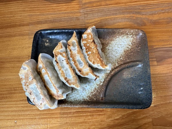 「餃子３４０円」@ニボチャチャ！！ラーメン あらき軒の写真