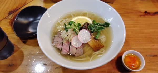 「【限定】松坂牛の牛骨塩ラーメン+卵黄のトリュフオイル漬け」@麺堂にしき 新宿歌舞伎町店の写真