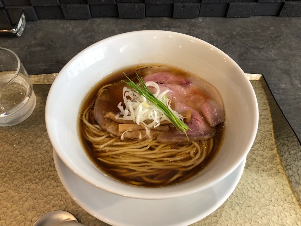 「中華蕎麦＜醤油＞」@宍道湖しじみ中華蕎麦 琥珀 池袋店の写真