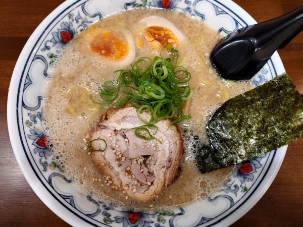 「特製背脂４倍生にんにく醤油ラーメン850円」@ラーメン・ぶーけの写真