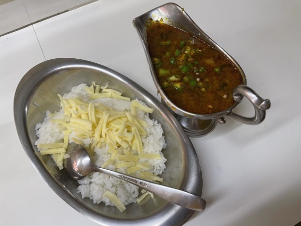 「季節のスープカレー（春）、チーズ」@かれーの店 うどんの写真