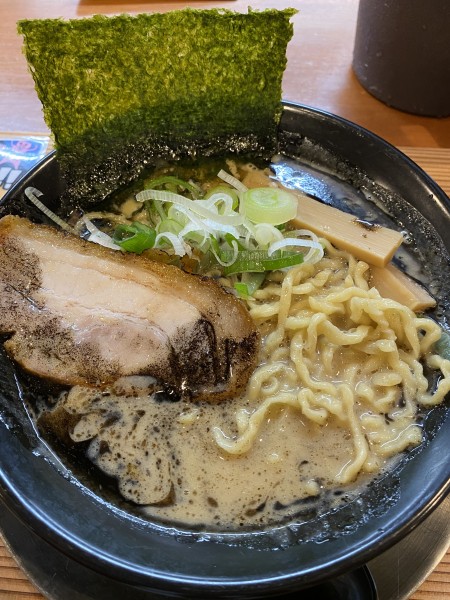 「帰ってきたぽってり闇堕ち豚搾り中華そば 1300」@僕家のらーめん おえかきの写真