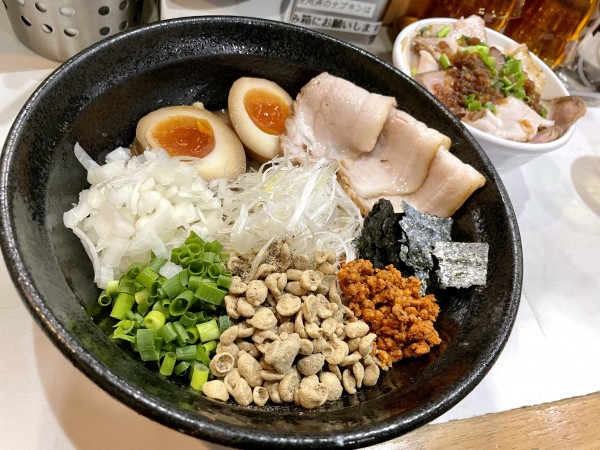 「【限定】 味噌にぼしまぜそば＋チャーシュー丼」@麺屋 扇 SENの写真