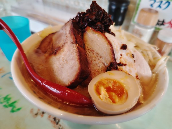 「二郎系らーめん１０００円」@ハイデン.コッコFACTORYサマンサ・タマサの写真