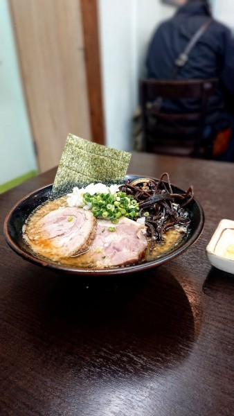「背脂煮干しラーメン」@中華蕎麦 丸め 東久留米店の写真