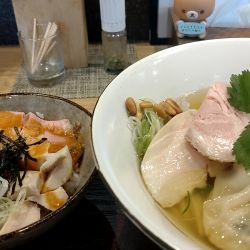 潮ラーメン（上）+真鯛のわんたん+チャーシュー丼