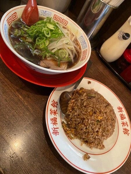 「中華そば(小)&焼飯(小)」@新福菜館 麻布十番店の写真