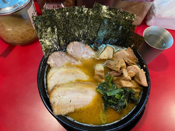 「チャーシューメン3枚中盛　のり　トントロ2枚　カタオオ」@家系ラーメン 王道 神道家の写真
