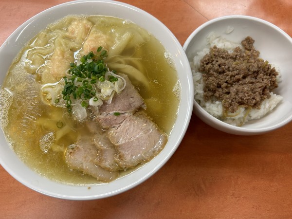 「海老ワンタンメン950円➕生姜丼100円」@日陰の写真