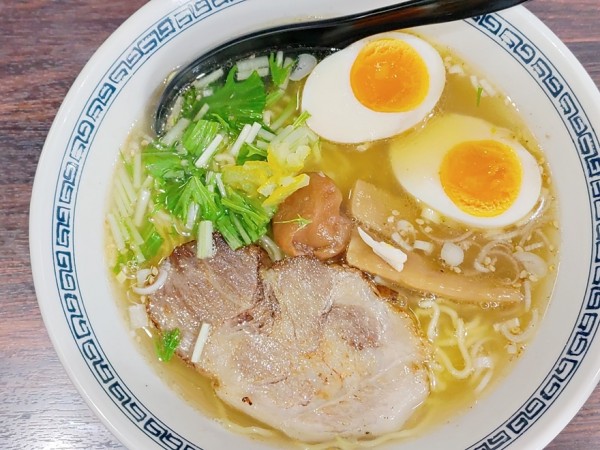 「梅しおらーめん＋味玉」@中華そば 新の写真