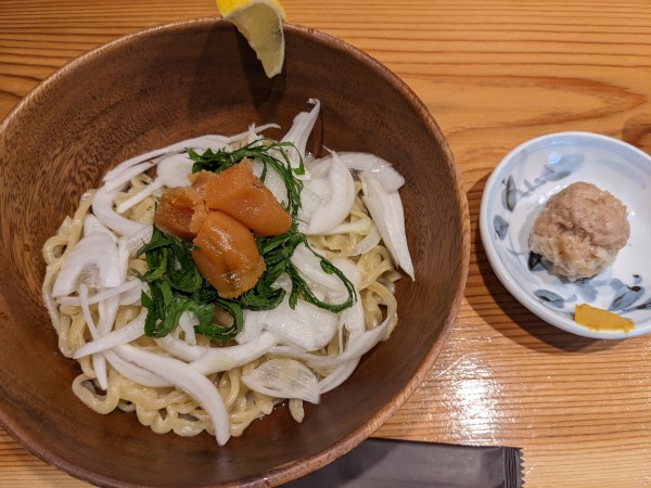 「季節のらーめん(新玉とたらこのまぜそば)＋焼売」@らーめん かねかつの写真