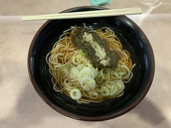 「とろろ昆布そば 420円」@八起そばの写真