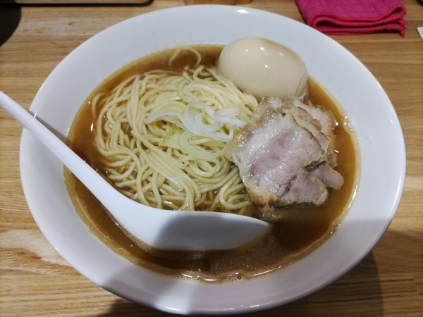 「肉そば(中·焼豚4枚)·半熟煮たまご·白飯(小)」@自家製麺 伊藤 神田店の写真