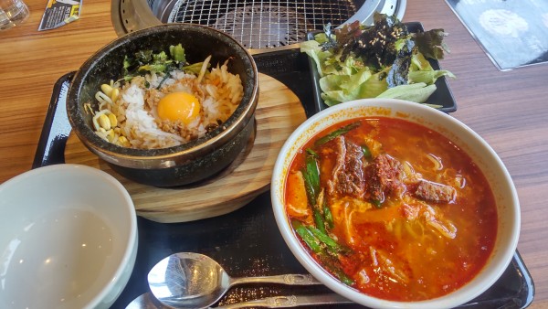 「ランチ石焼ビビンバ+カルビラーメン1089円」@熟成焼肉いちばん 野田店の写真