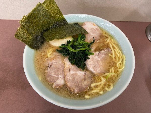 「ラーメン中盛り+チャーシュー+味玉1,250円」@本牧家 本店の写真