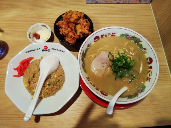 「スペシャル定食 ラーメンこってりプラススープ増し」@天下一品 秋葉原店の写真