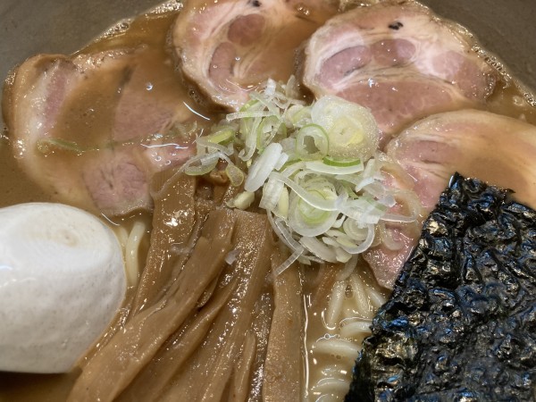 「らーめん(大)+チャーシュー」@麺屋吉左右の写真