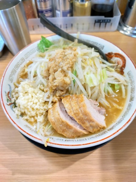 「小ラーメン野菜、アブラ、にんにくマシ」@豚山 神保町店の写真