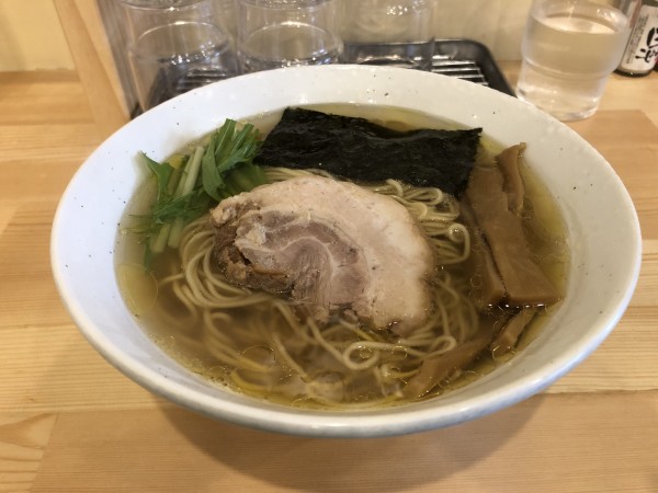 「新白醤油らーめん 850円＋クーポン大盛」@麺や ラチエン通りの写真