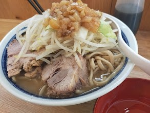 「大ラーメン・生卵（麺硬め・脂）」@自家製麺223の写真