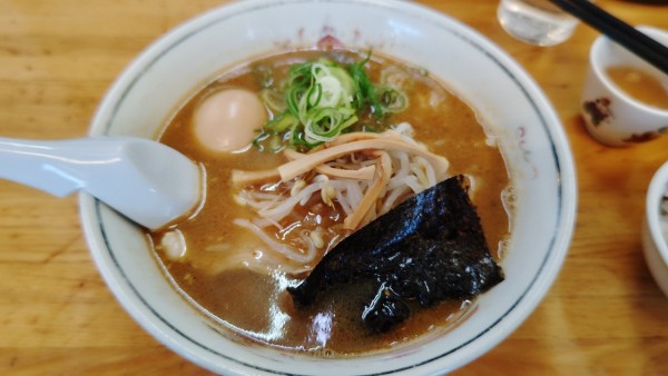 「ハルピンラーメン＋寝かせにんにく玉子」@ハルピンラーメン 本店の写真