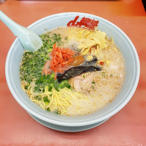 「朝ラーメン大盛　無料tp穂先ﾒﾝﾏ　紅生姜　¥640」@ラーメン山岡家 熊谷店の写真