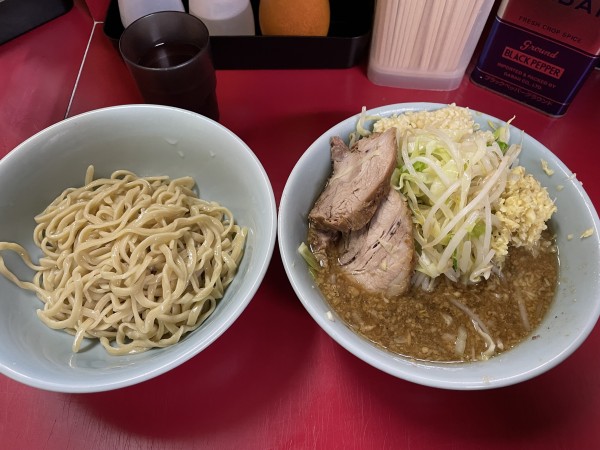 「小麺半分、ぎょったまつけ麺」@ラーメン二郎 中山駅前店の写真