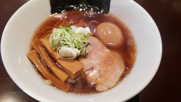 「淡麗中華そば＋味玉」@中華そば 八の写真