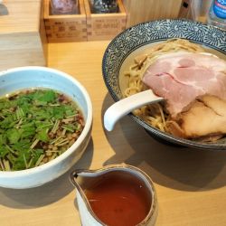 鴨と上州地鶏つけ麺昆布水添え　850円