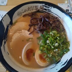 白博多ラーメン（全部のせ）