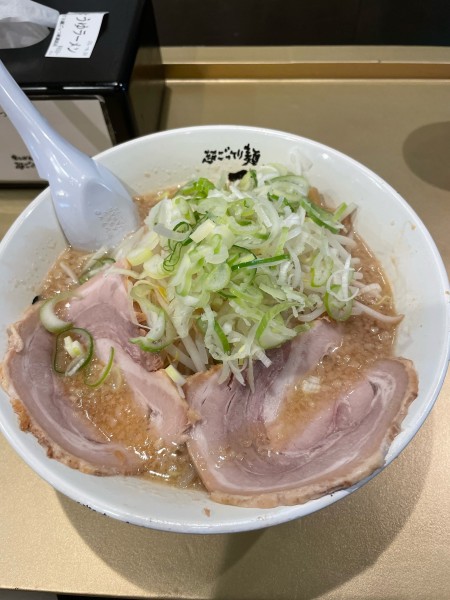 「しょうゆラーメン　850円」@超ごってり麺 ごっつ 秋葉原店の写真