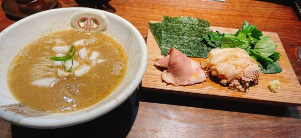 「豚骨強めのクレイジーハウス(1,250)麺半分スペイン赤豚煮豚(」@NATURAL TASTEの写真