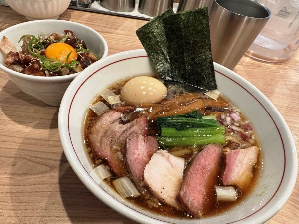 「特製手揉み中華そば(醤油)＋吊るし焼き豚ご飯」@麺処 にし尾の写真
