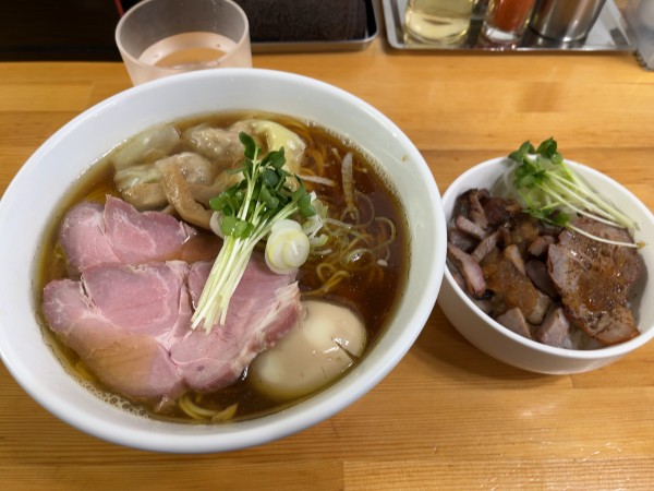 「特製中華そば900円+大盛1.5玉150円+チャーシュー丼」@中華そば こてつの写真