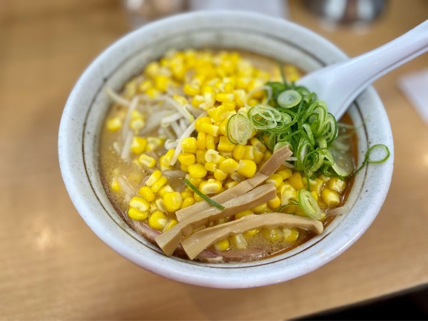 「みそラーメン+コーンハーフ」@すすきの亭 御器所店の写真