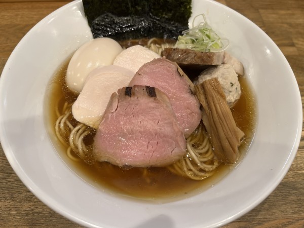 「特製地鶏醤油ラーメン：1150円」@自家製麺 純の写真