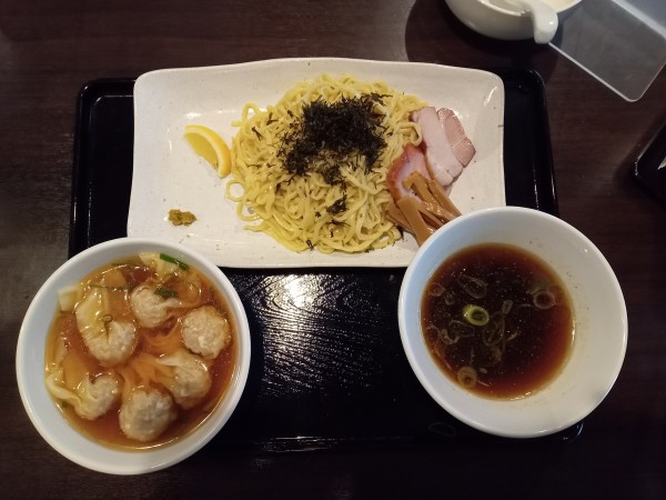 「黒だしつけそば（肉ワンタン付）」@八雲の写真